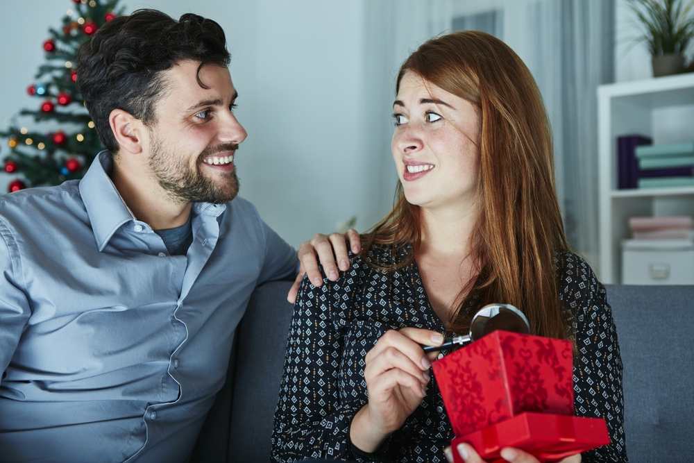 3 things not to do when your partner gives you a bad gift TheFuss.co.uk