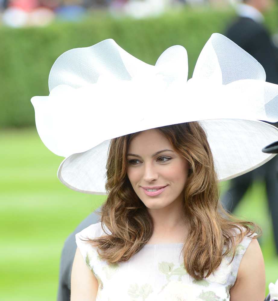 Will you wear a head piece to the races like Kelly Brook? TheFuss.co.uk