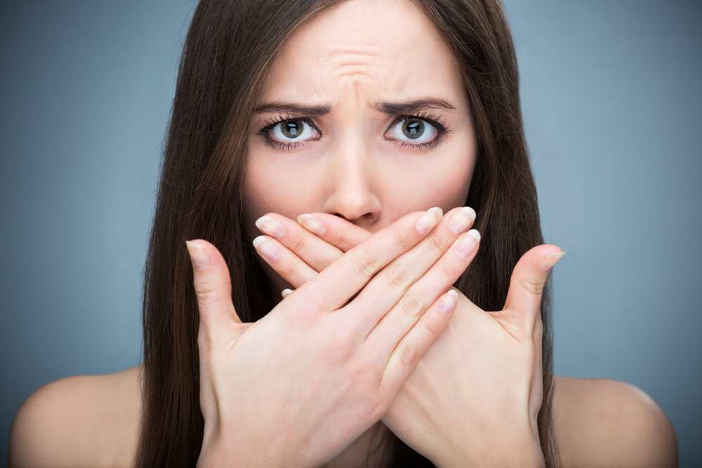 How to solve your partner's annoying habits, like bad breath TheFuss.co.uk
