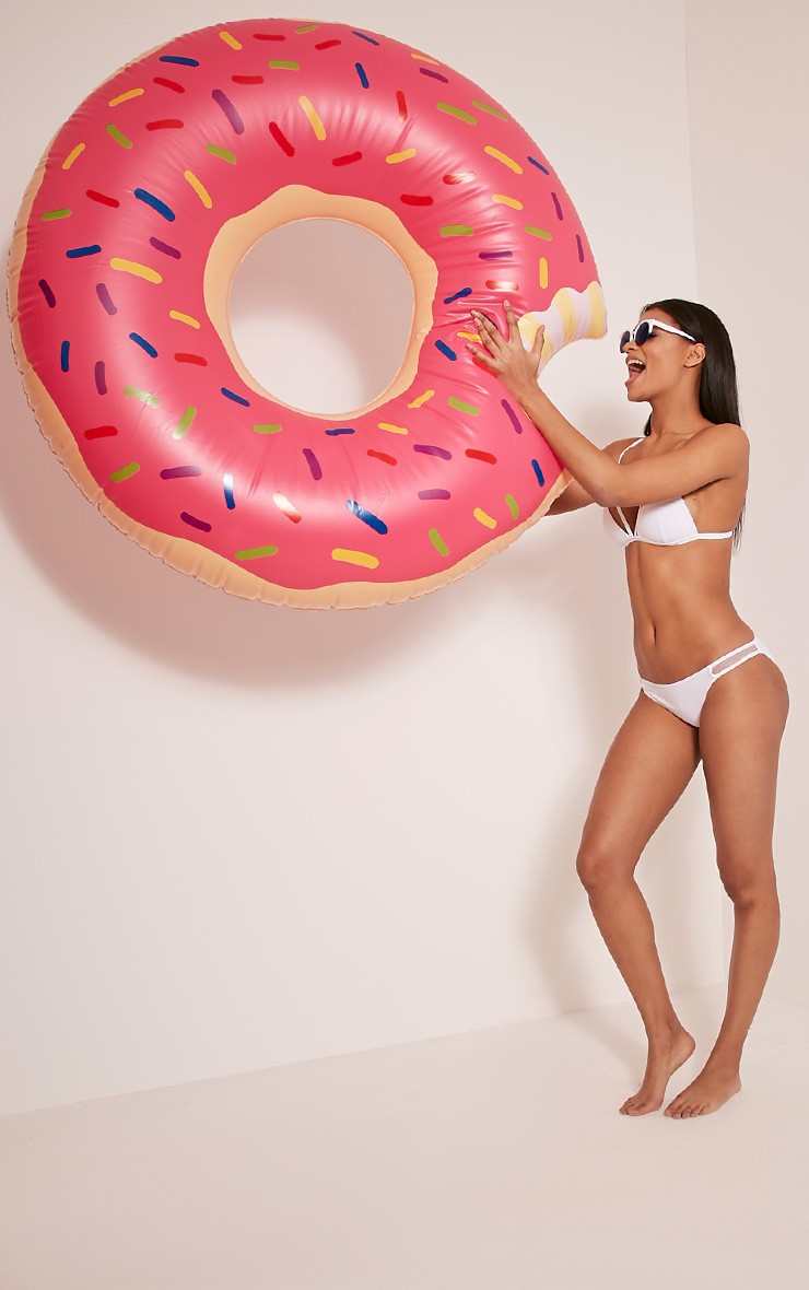 Pretty Little Thing INFLATABLE DONUT POOL FLOAT