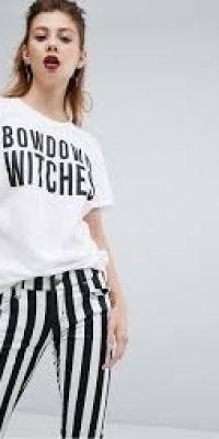Boohoo Halloween Bow Down Witches Slogan T Shirt